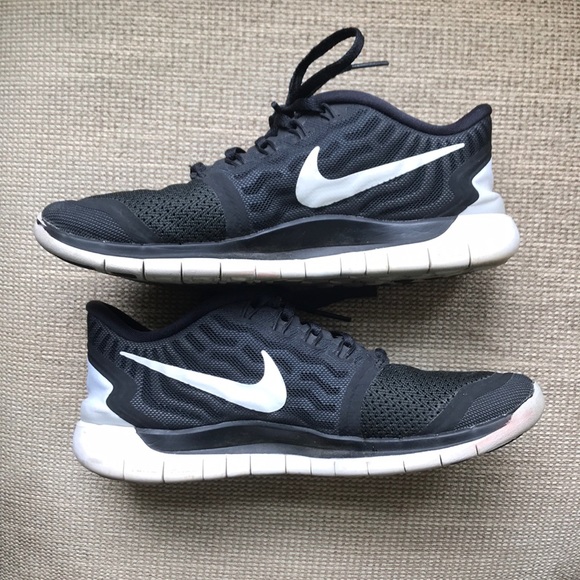 Nike Shoes - Nike black free run 5.0